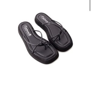L’intervalle Black Leather Sandals
